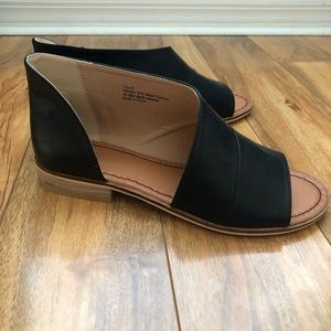 Beast Fashion cutout flats